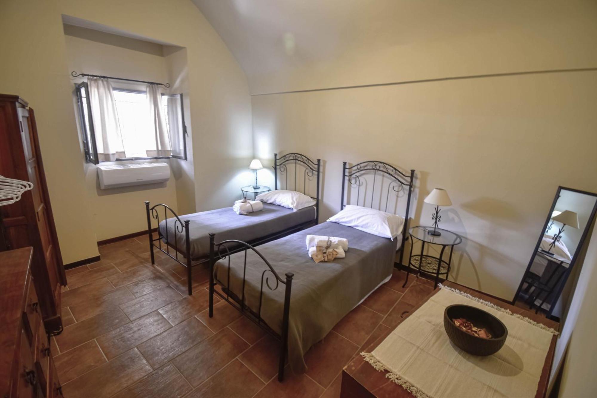 Domum In Petra Casa Nella Roccia Self Check - In Villa Modica Exterior photo